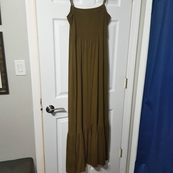 Banana Republic Smocked Maxi Dress - Picture 5 of 9